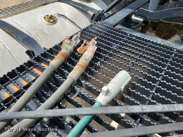 image for item JO9164 1994 Mack CH613  semi truck