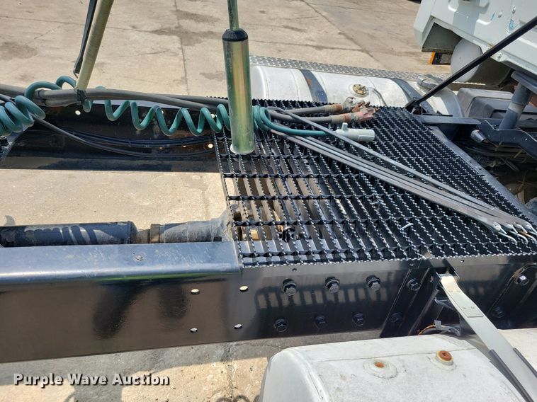 image for item JO9164 1994 Mack CH613  semi truck