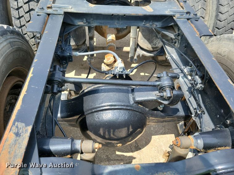 image for item JO9164 1994 Mack CH613  semi truck