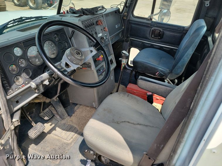 image for item JO9164 1994 Mack CH613  semi truck