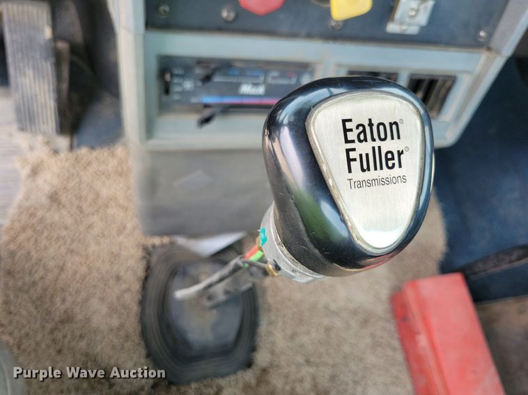 image for item JO9164 1994 Mack CH613  semi truck