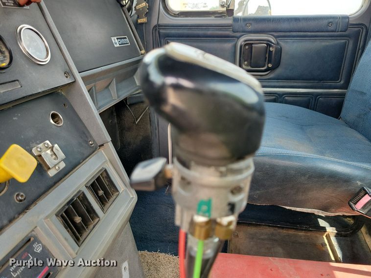 image for item JO9164 1994 Mack CH613  semi truck