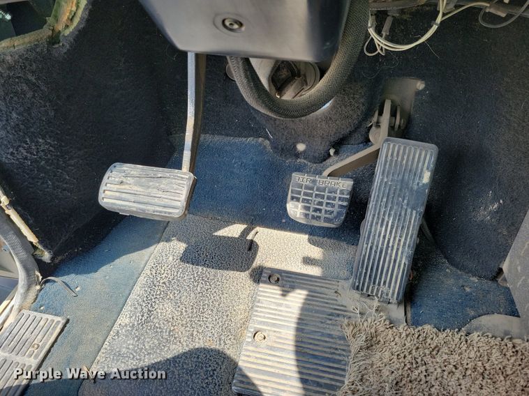 image for item JO9164 1994 Mack CH613  semi truck