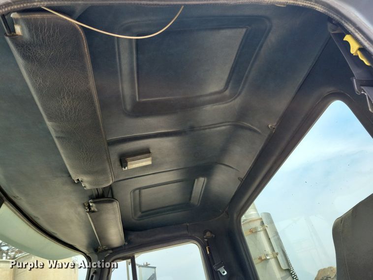 image for item JO9164 1994 Mack CH613  semi truck