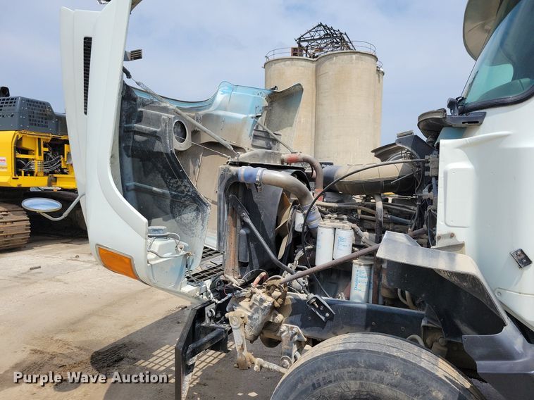 image for item JO9164 1994 Mack CH613  semi truck