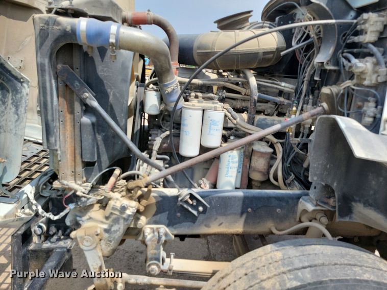 image for item JO9164 1994 Mack CH613  semi truck