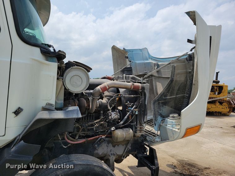 image for item JO9164 1994 Mack CH613  semi truck