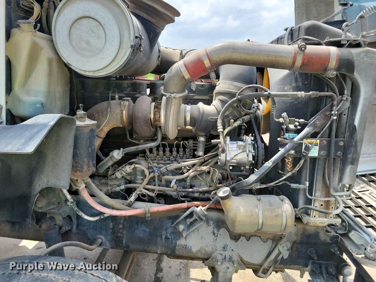 image for item JO9164 1994 Mack CH613  semi truck