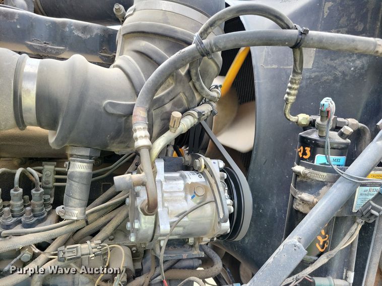 image for item JO9164 1994 Mack CH613  semi truck