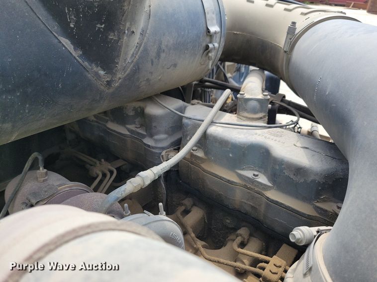 image for item JO9164 1994 Mack CH613  semi truck