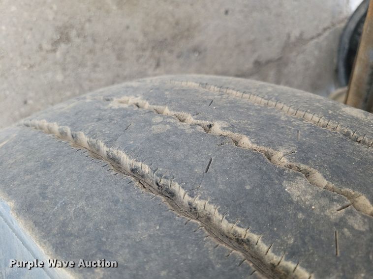 image for item JO9164 1994 Mack CH613  semi truck