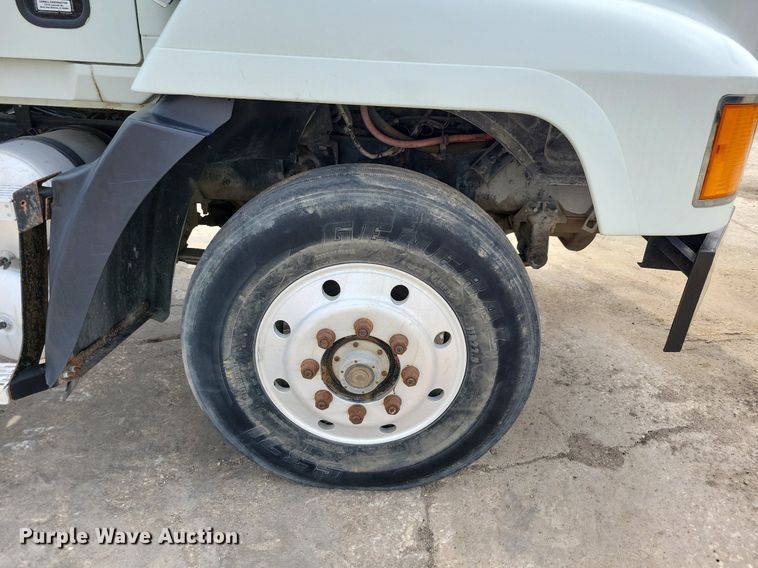 image for item JO9164 1994 Mack CH613  semi truck