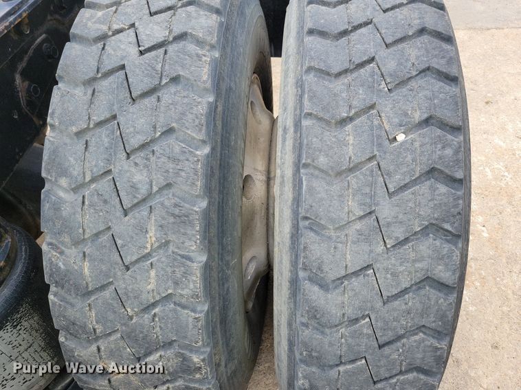 image for item JO9164 1994 Mack CH613  semi truck