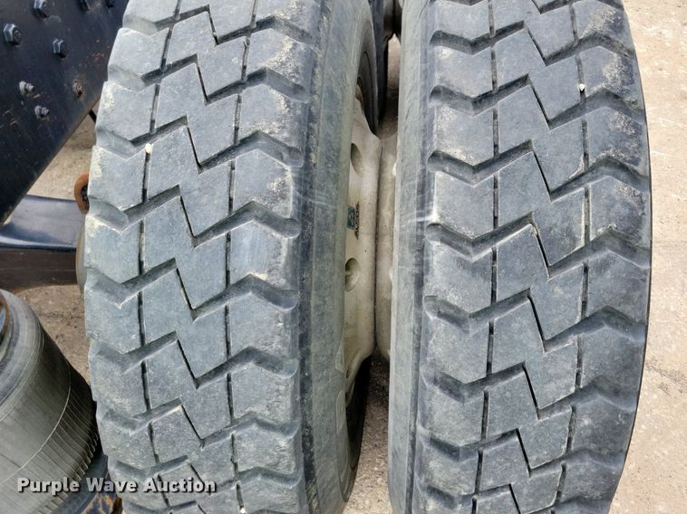 image for item JO9164 1994 Mack CH613  semi truck