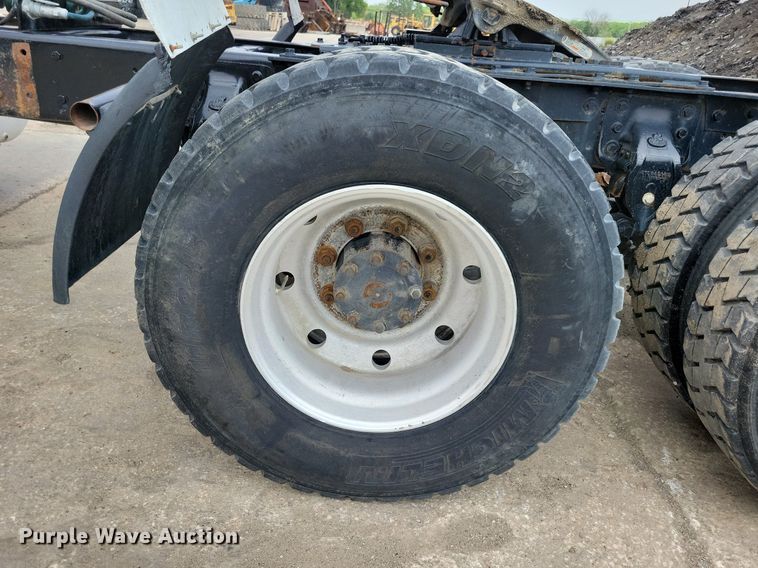 image for item JO9164 1994 Mack CH613  semi truck