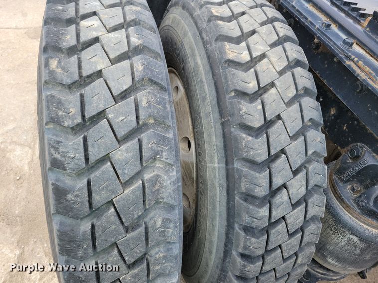 image for item JO9164 1994 Mack CH613  semi truck