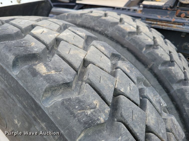 image for item JO9164 1994 Mack CH613  semi truck