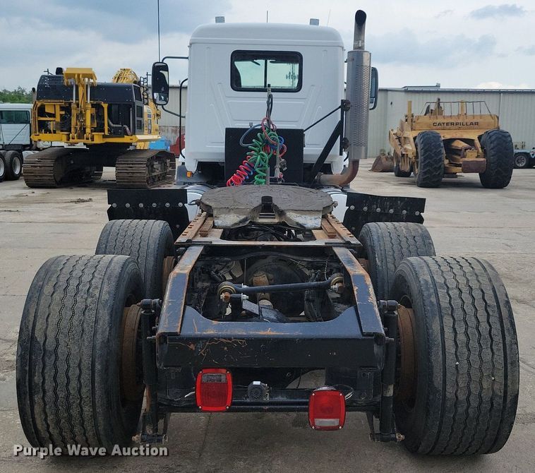 image for item JO9165 2005 Mack CXN613  semi truck