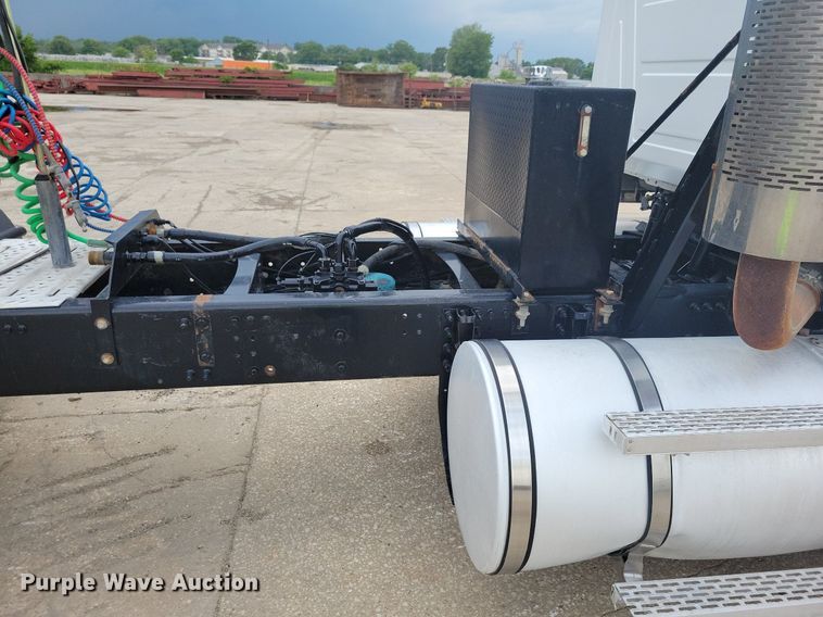 image for item JO9165 2005 Mack CXN613  semi truck