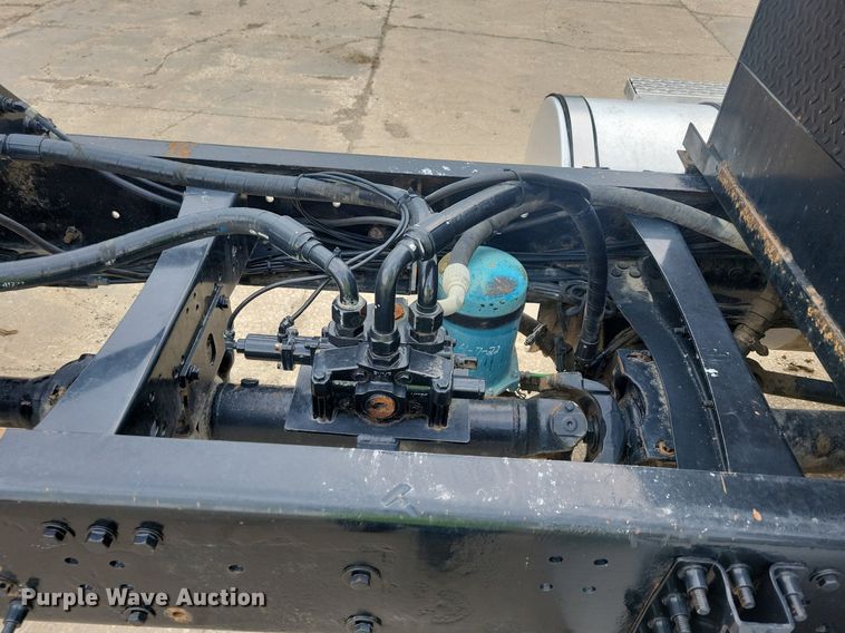 image for item JO9165 2005 Mack CXN613  semi truck