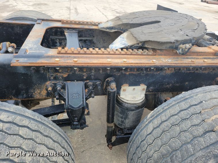 image for item JO9165 2005 Mack CXN613  semi truck