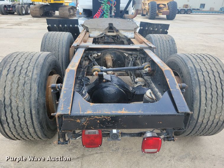 image for item JO9165 2005 Mack CXN613  semi truck