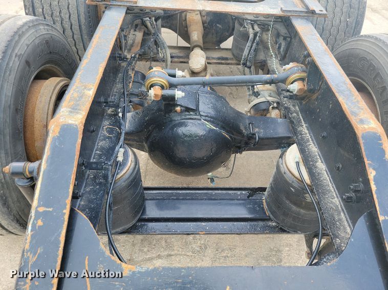 image for item JO9165 2005 Mack CXN613  semi truck