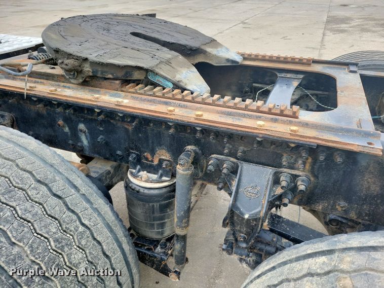 image for item JO9165 2005 Mack CXN613  semi truck