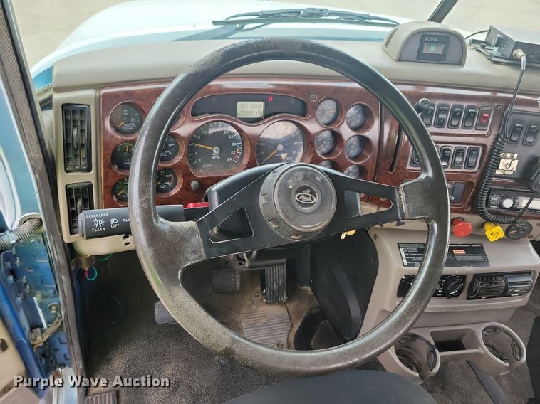 image for item JO9165 2005 Mack CXN613  semi truck