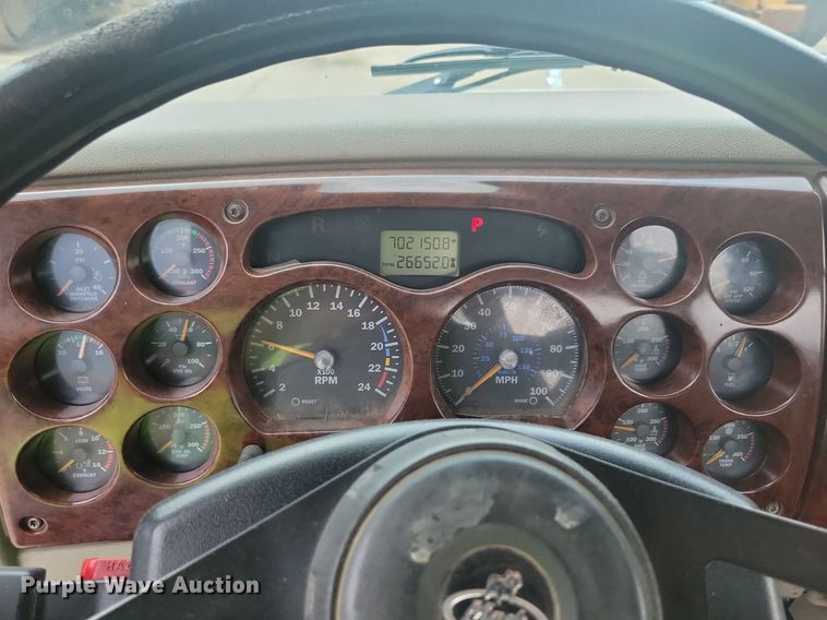 image for item JO9165 2005 Mack CXN613  semi truck