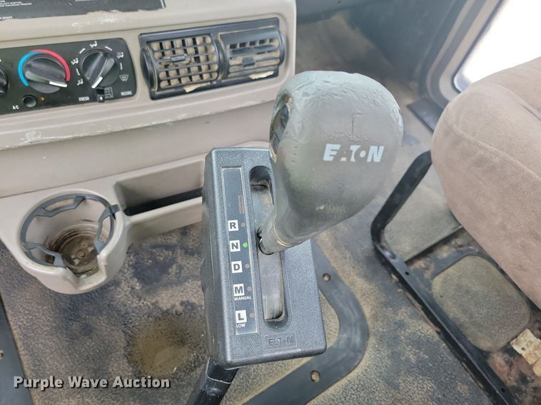 image for item JO9165 2005 Mack CXN613  semi truck