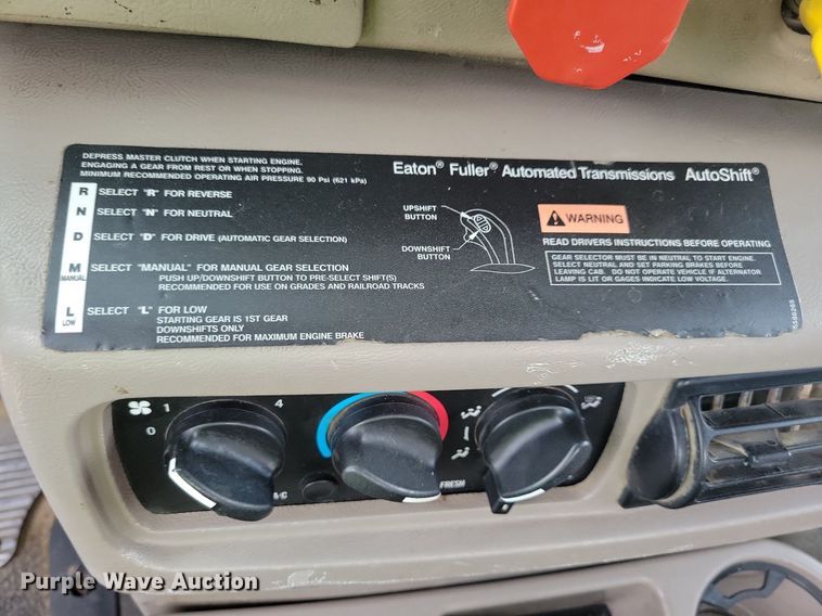 image for item JO9165 2005 Mack CXN613  semi truck