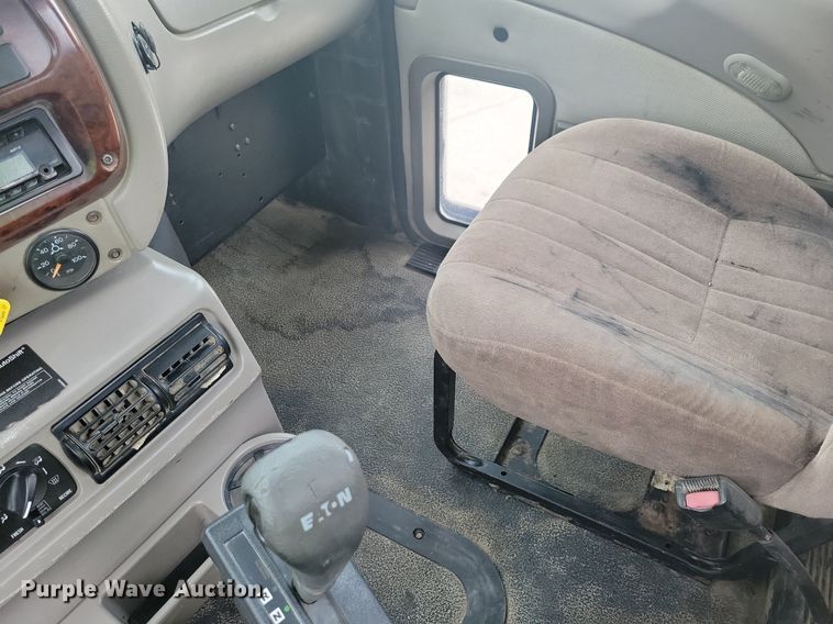 image for item JO9165 2005 Mack CXN613  semi truck