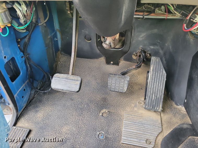 image for item JO9165 2005 Mack CXN613  semi truck