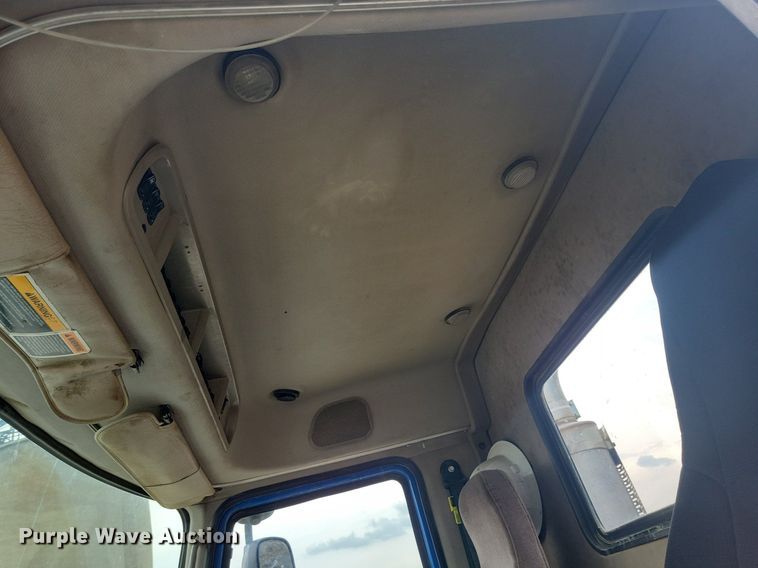 image for item JO9165 2005 Mack CXN613  semi truck