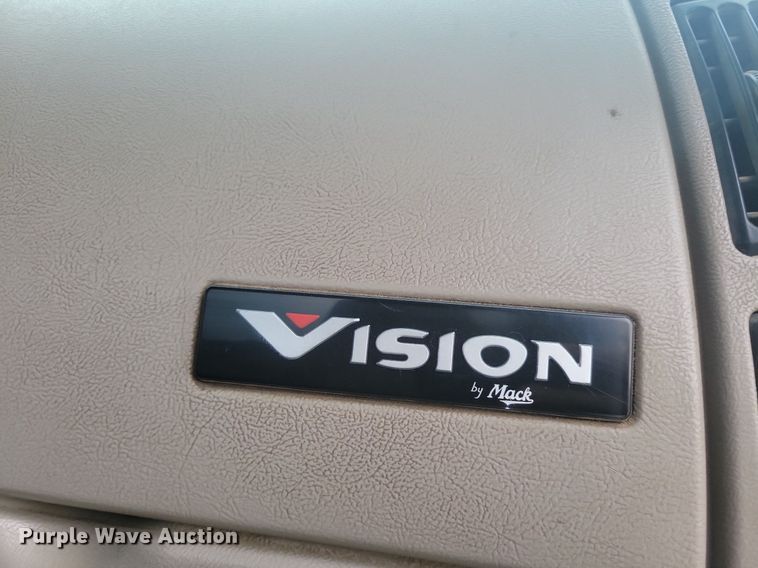 image for item JO9165 2005 Mack CXN613  semi truck