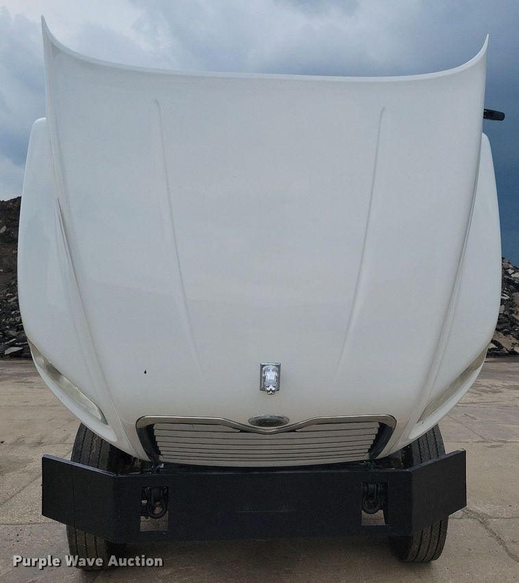 image for item JO9165 2005 Mack CXN613  semi truck