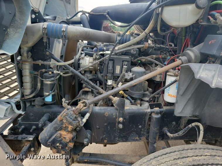 image for item JO9165 2005 Mack CXN613  semi truck