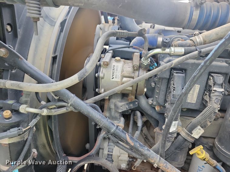 image for item JO9165 2005 Mack CXN613  semi truck