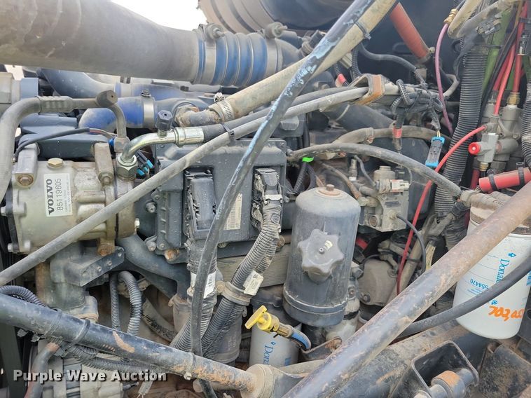 image for item JO9165 2005 Mack CXN613  semi truck