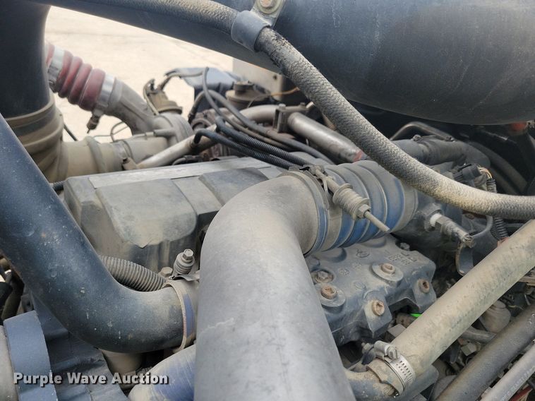 image for item JO9165 2005 Mack CXN613  semi truck