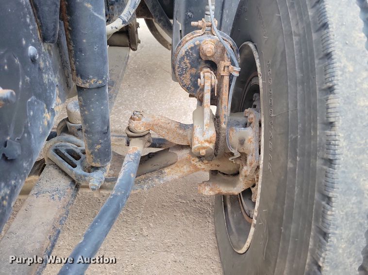 image for item JO9165 2005 Mack CXN613  semi truck