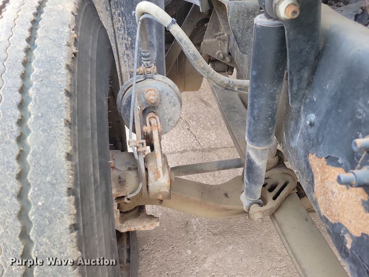 image for item JO9165 2005 Mack CXN613  semi truck