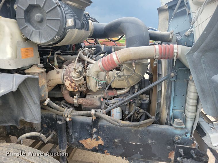 image for item JO9165 2005 Mack CXN613  semi truck