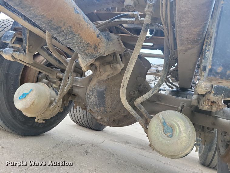 image for item JO9165 2005 Mack CXN613  semi truck