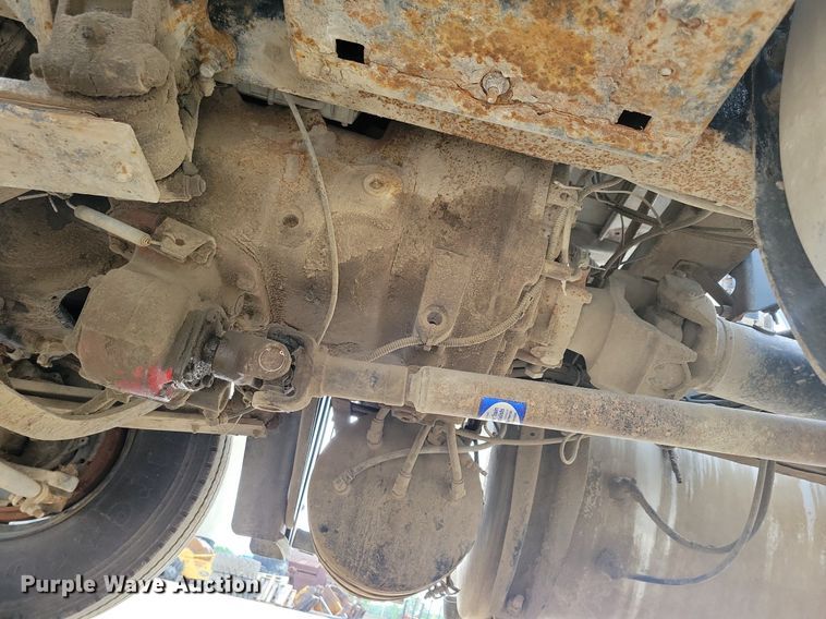 image for item JO9165 2005 Mack CXN613  semi truck