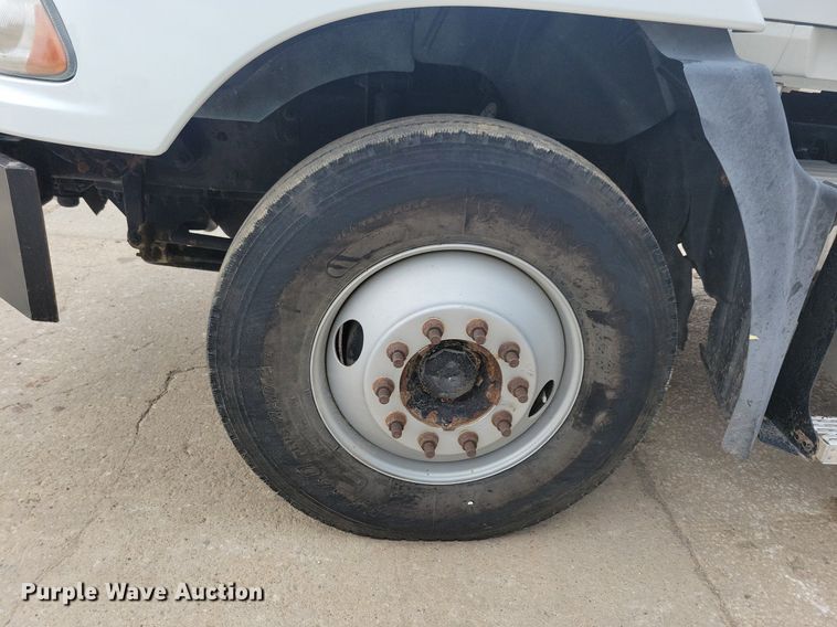 image for item JO9165 2005 Mack CXN613  semi truck