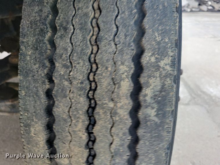 image for item JO9165 2005 Mack CXN613  semi truck