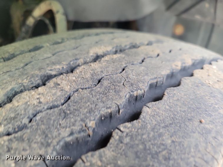 image for item JO9165 2005 Mack CXN613  semi truck