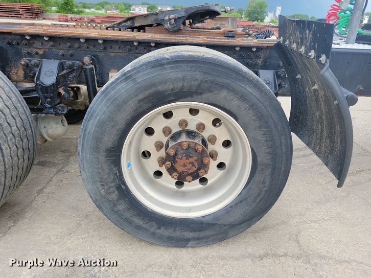 image for item JO9165 2005 Mack CXN613  semi truck